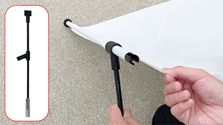 脚を開いているイメージ画像