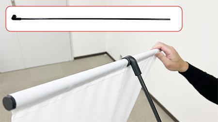 脚を開いているイメージ画像