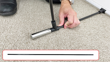 脚を開いているイメージ画像