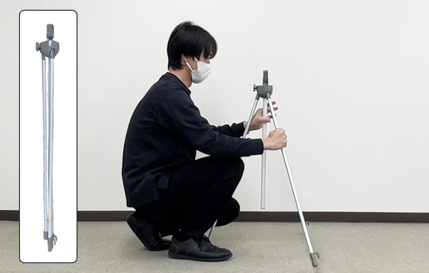 脚を開いているイメージ画像