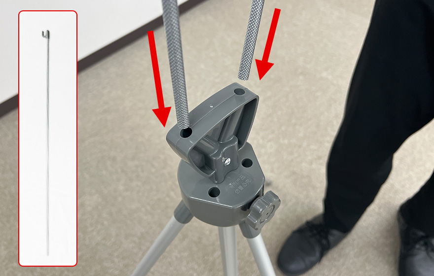 脚を開いているイメージ画像