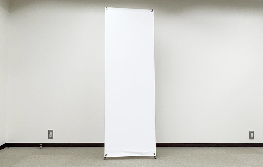 脚を開いているイメージ画像