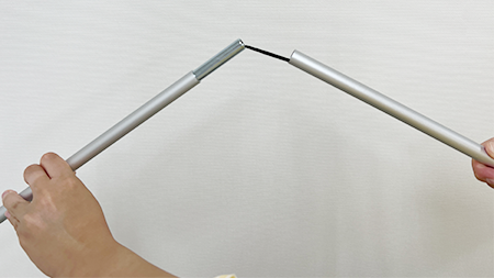 支柱を組み立てる画像