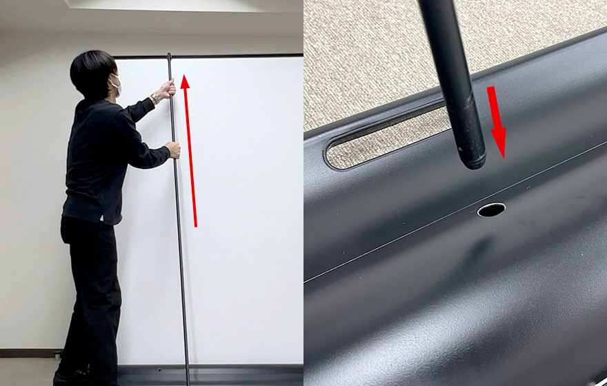 支柱を本体に差し込む画像