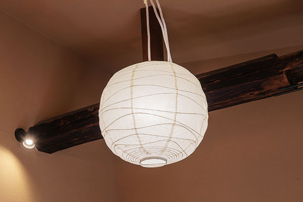 一般家庭のお部屋でインテリア・装飾用として使用されている提灯の画像