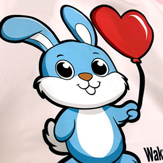 背面に大きくプリントされたマスコットキャラクター