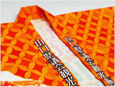 襟にも柄が印刷されている法被の例