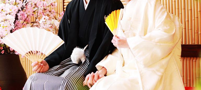 結婚式で役立つ！おしゃれな扇子の選び方＆マナーを解説