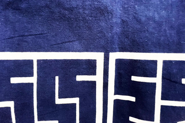 反応染めをした、天竺木綿のオリジナル法被の「柄部分」の裏抜け具合を撮影した画像