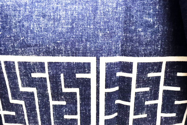 反応染めをした、10番天竺のオリジナル法被の「柄部分」の裏抜け具合を撮影した画像